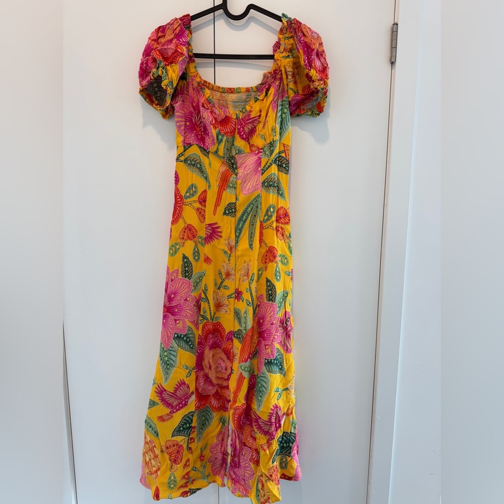 Farm Rio Yellow Macaw Bloom Puff-Sleeve
Midi Dress